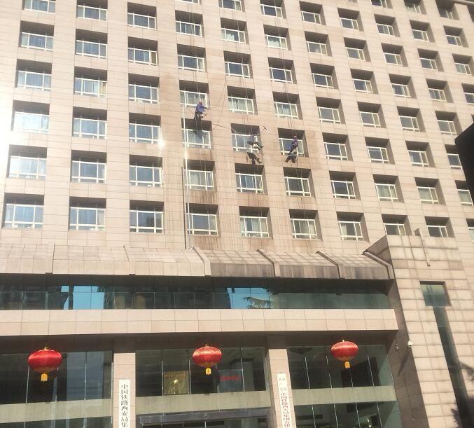 太一路中铁局外墙清洗