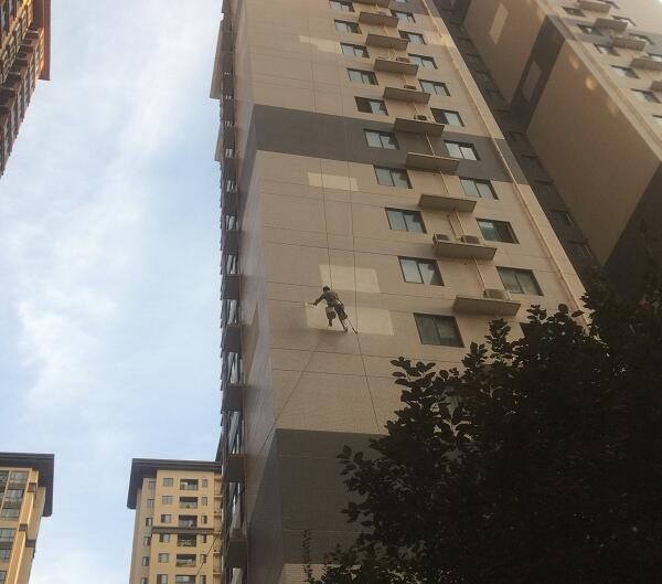 大兴裕苑小区外墙瓷片墙面修补