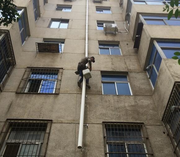 中国航天时代七七一家属院雨水管更换